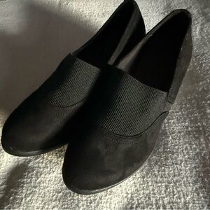 Comfort Plus by Predictions 5 1/2 W Black Wedge Slip On Closed Toe